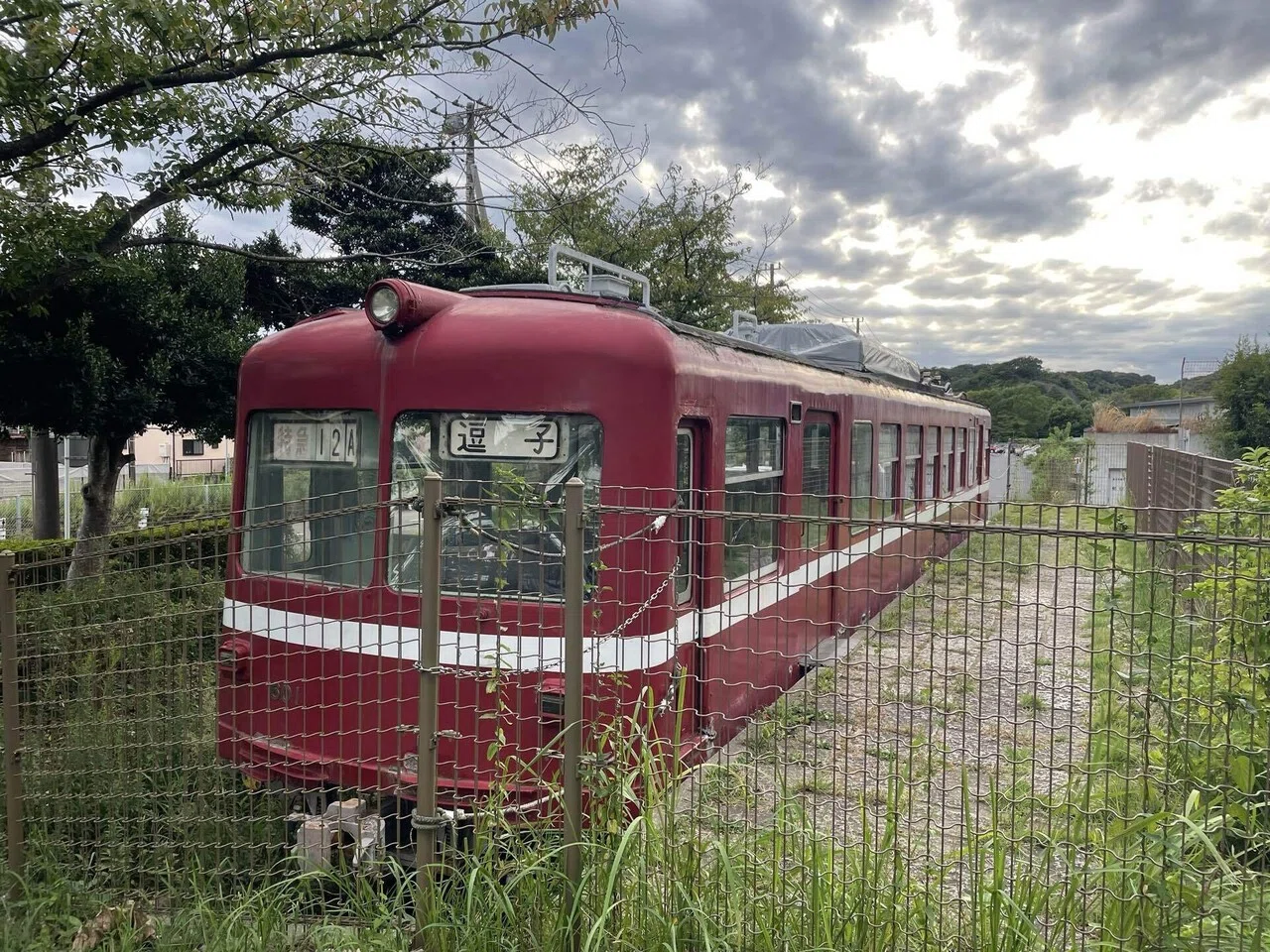 逗子の公園にて京浜急行のデハ601号に出くわす｜門田和雄