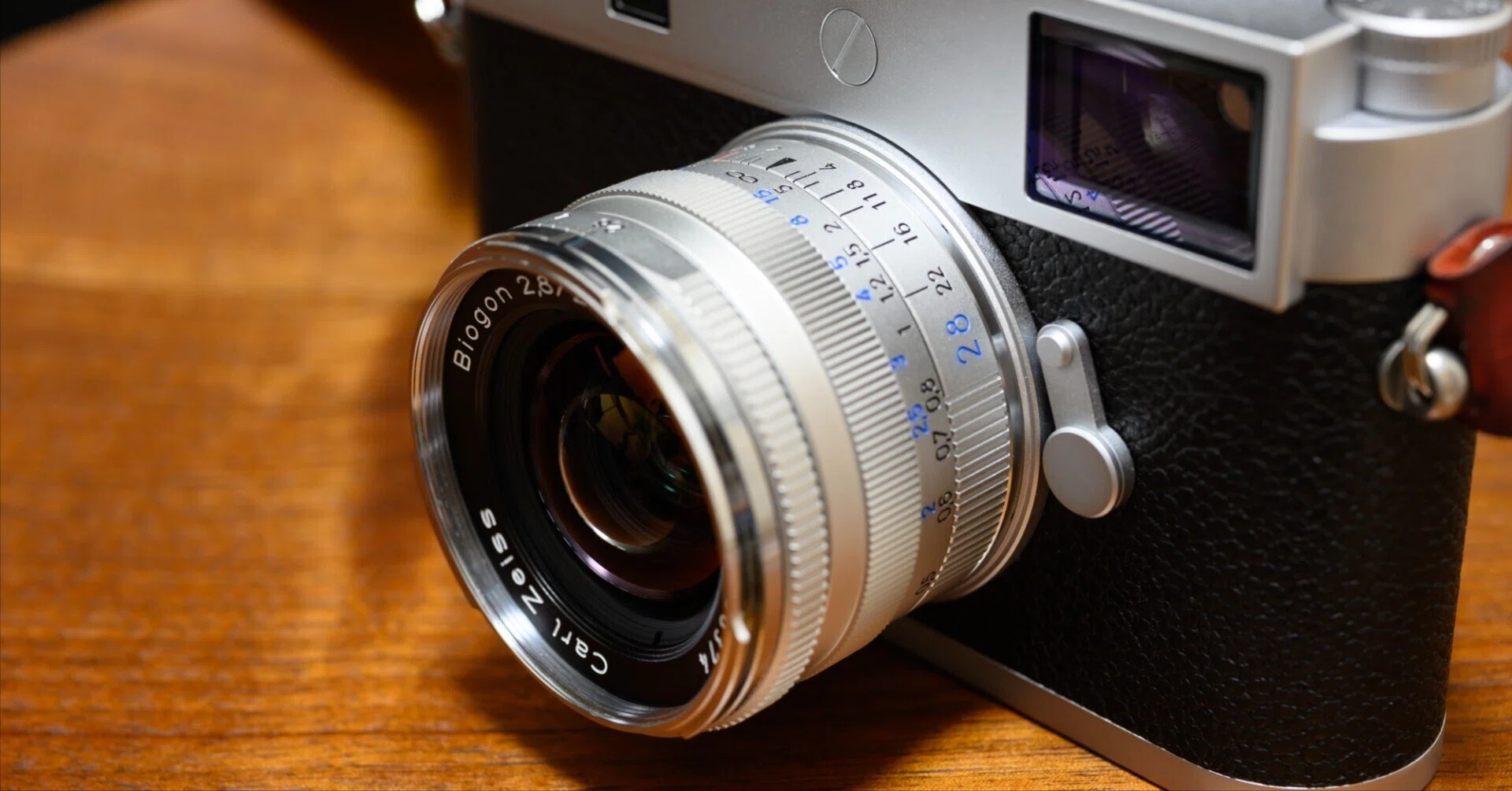 ZEISS Biogon T* 2,8/28 ZM｜と ご り ん