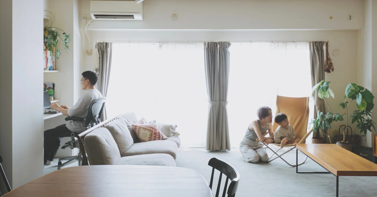 For furniture, value the balance of combining different materials｜住まいと ...