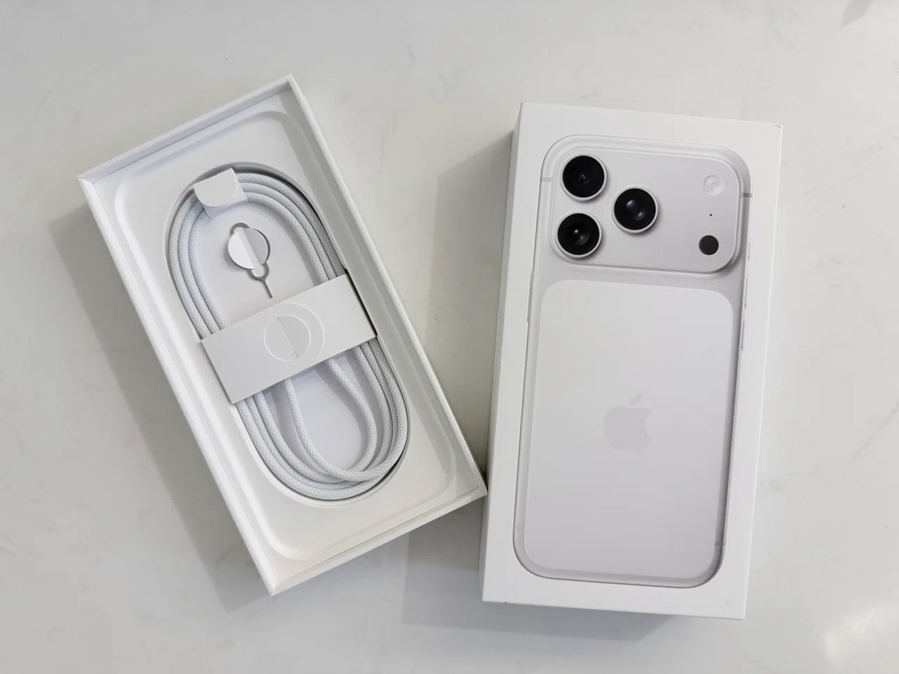 iPhone 17 Proを受け取りに香港へ｜beach_wave888