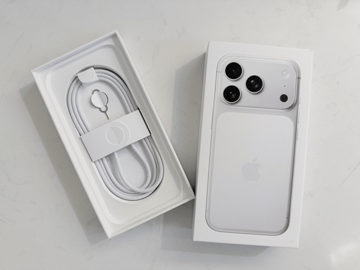 【新品】Apple iPhone 17pro ホワイト 香港版　シャッター音無 iPhone 17 Proを受け取りに香港へ｜beach_wave888