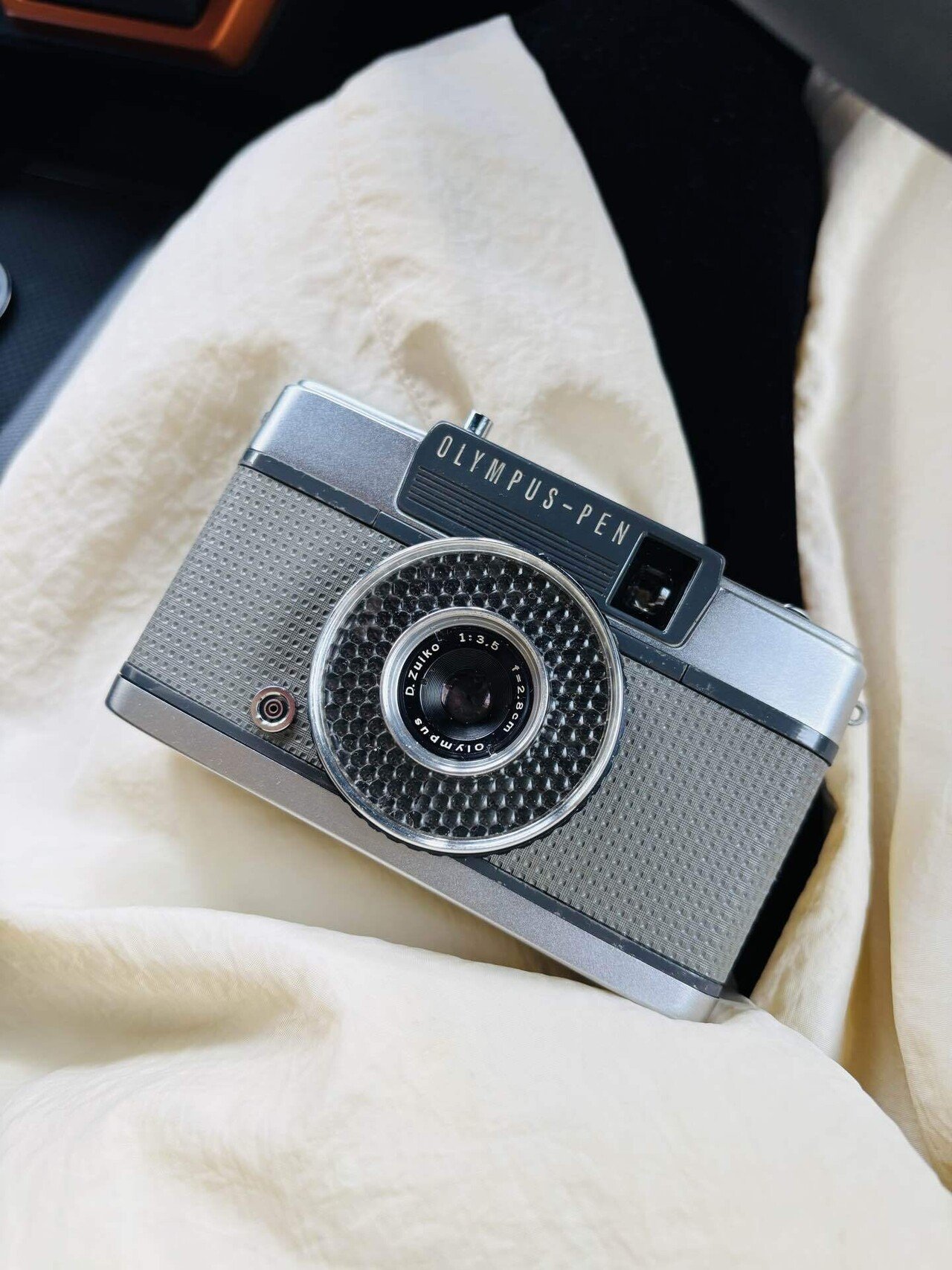 フィルムカメラに囲まれて 直せば未来、放せばジャンク｜どこか