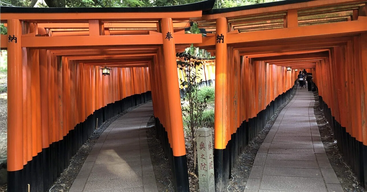 伏見稲荷大社「千本鳥居」の魅力と奉納のしくみ｜ナカガワ/京都観光
