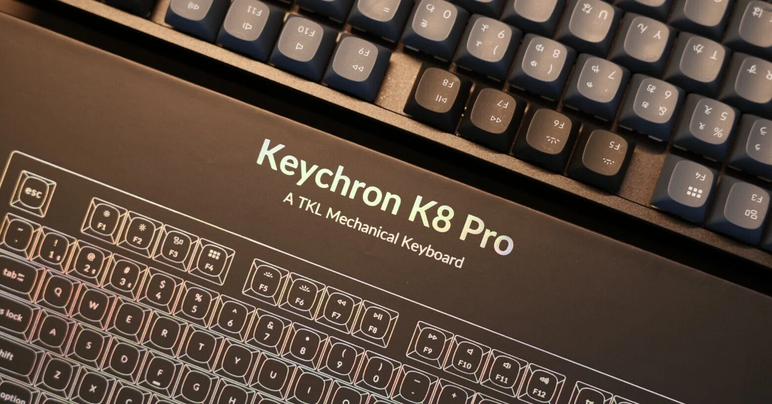 Keychron K8 JIS 赤軸 Keychron K8 Pro QMK/VIA ワイヤレス・メカニカルキーボード(JIS配列