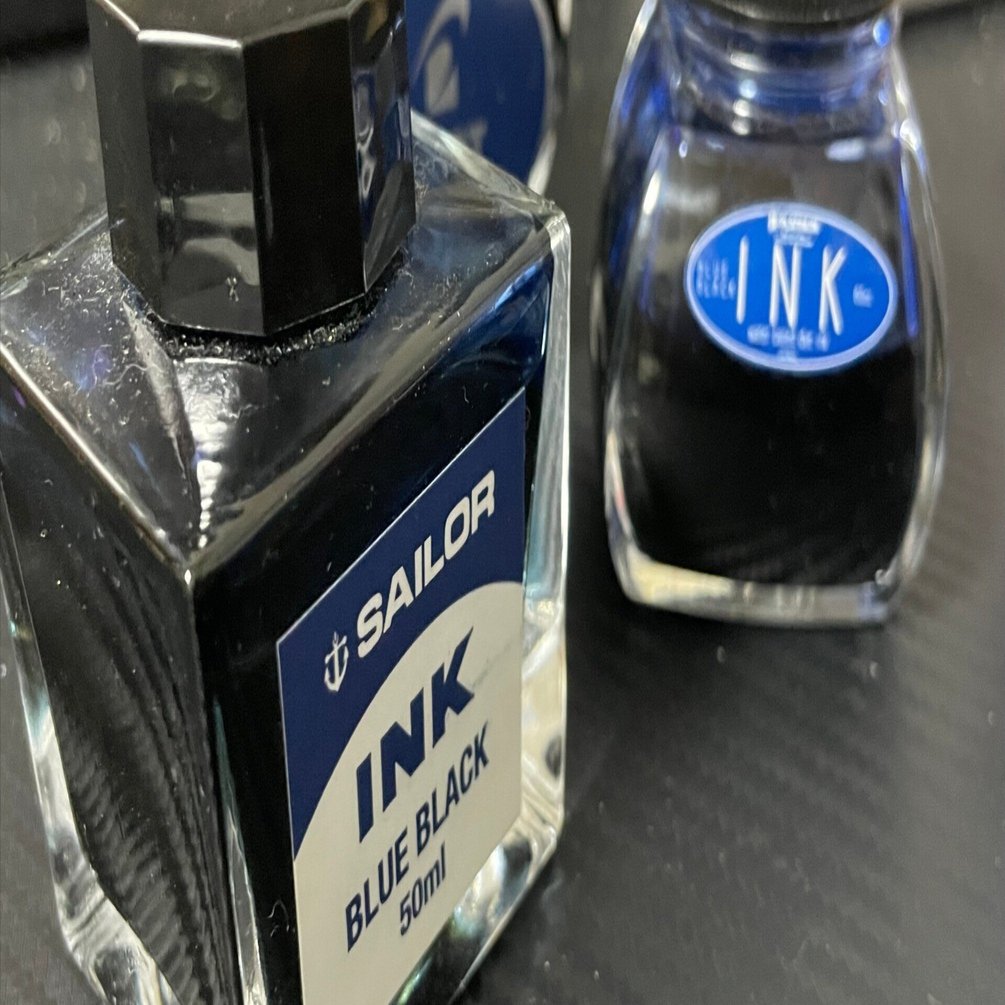 万年筆の日】インクの王道・ブルーブラックの色の違い｜けらんど(もじゃ)