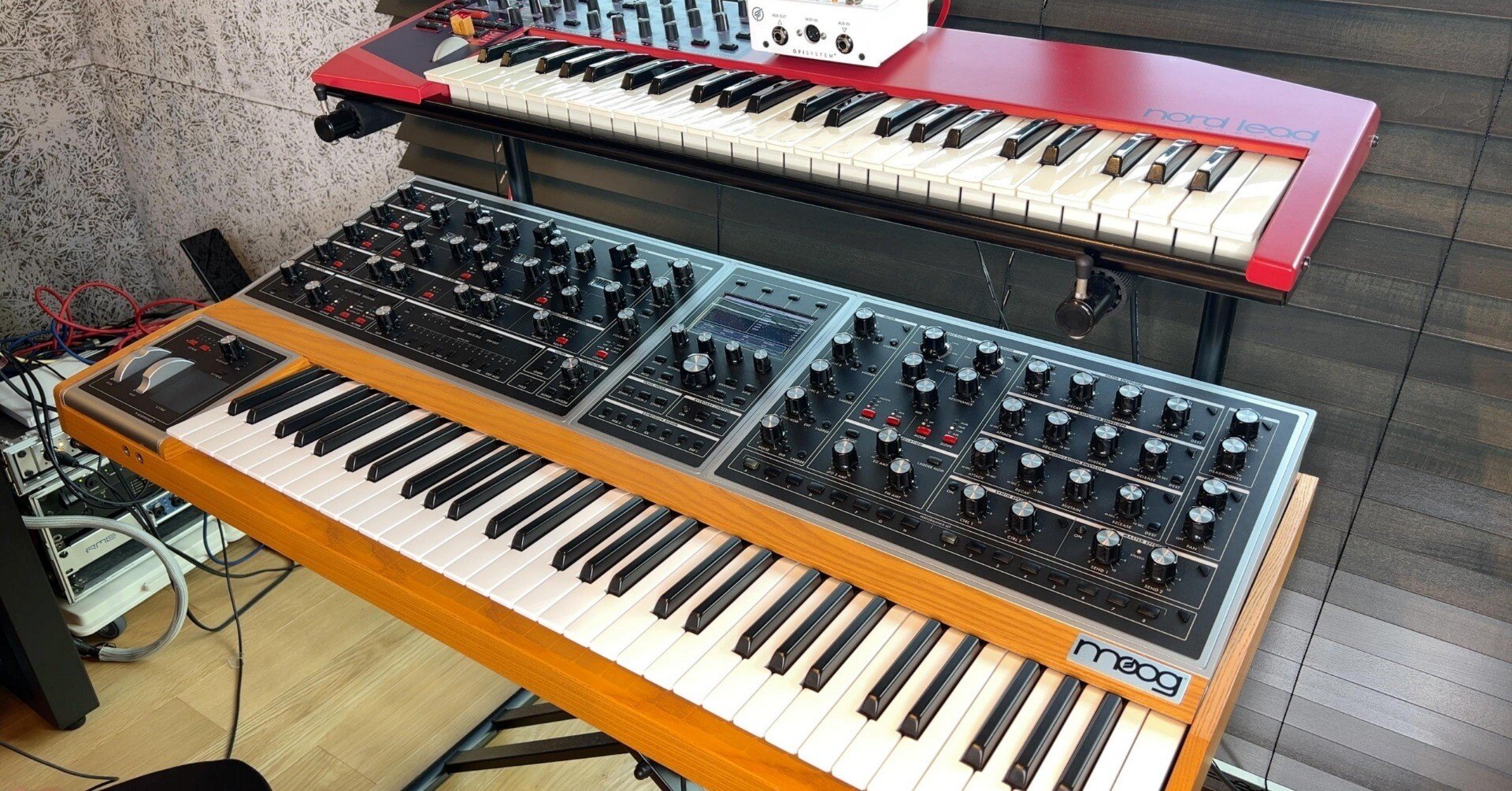 Moog OneとNord Leadを演奏して曲を作る｜atnr