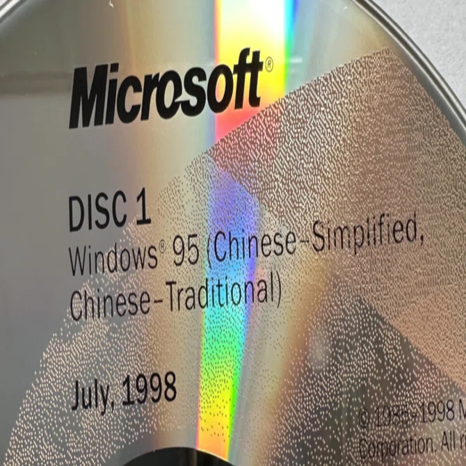 Windows95のCD-ROMを発見! (MSDN 1998バージョン)｜(株)アイオー