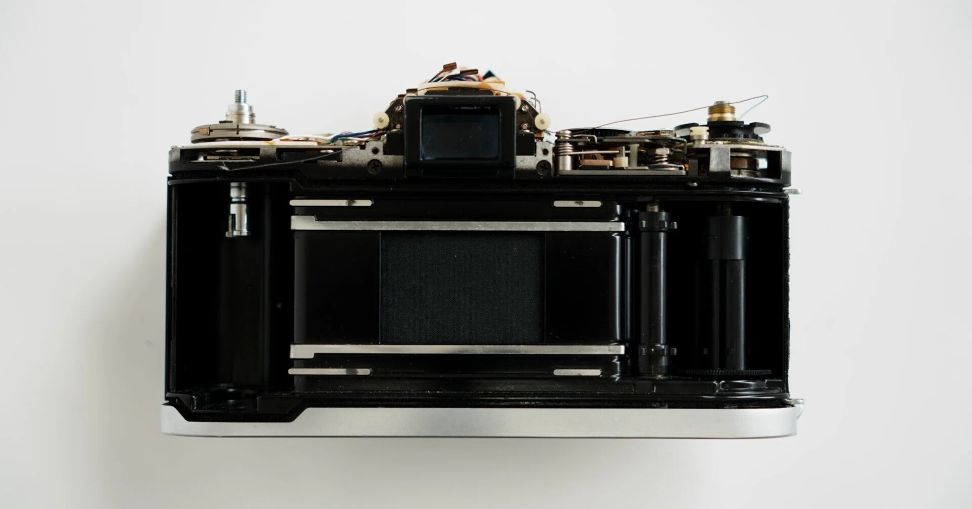 Canon AE-1 露出計連動ワイヤーの交換|レトロカメララボ京都 Canon AE-1 露出計連動ワイヤーの交換|レトロカメララボ京都