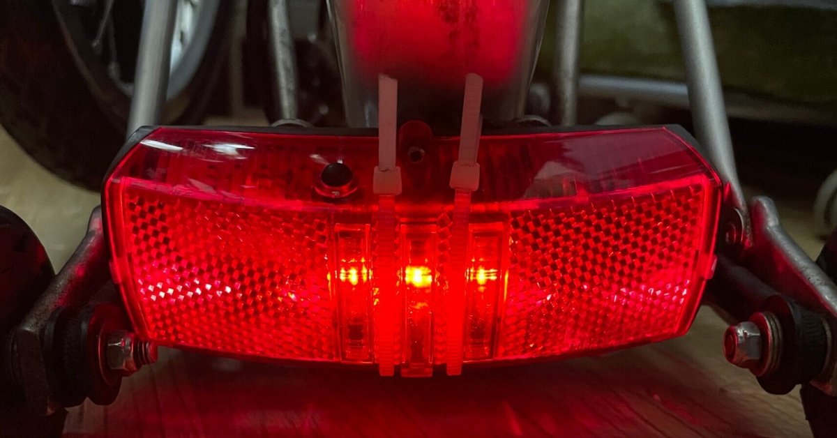 【フラフラ】ブロンプトン　赤　台湾　充電式ライト、ドリンクホルダー付 フラフラ】ブロンプトン 赤 台湾 充電式ライト、ドリンク