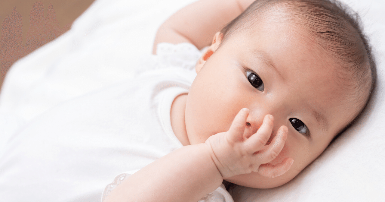 赤ちゃんの手や足指をしゃぶる効果 沖縄のフィットネス指導者 島袋一馬 Note