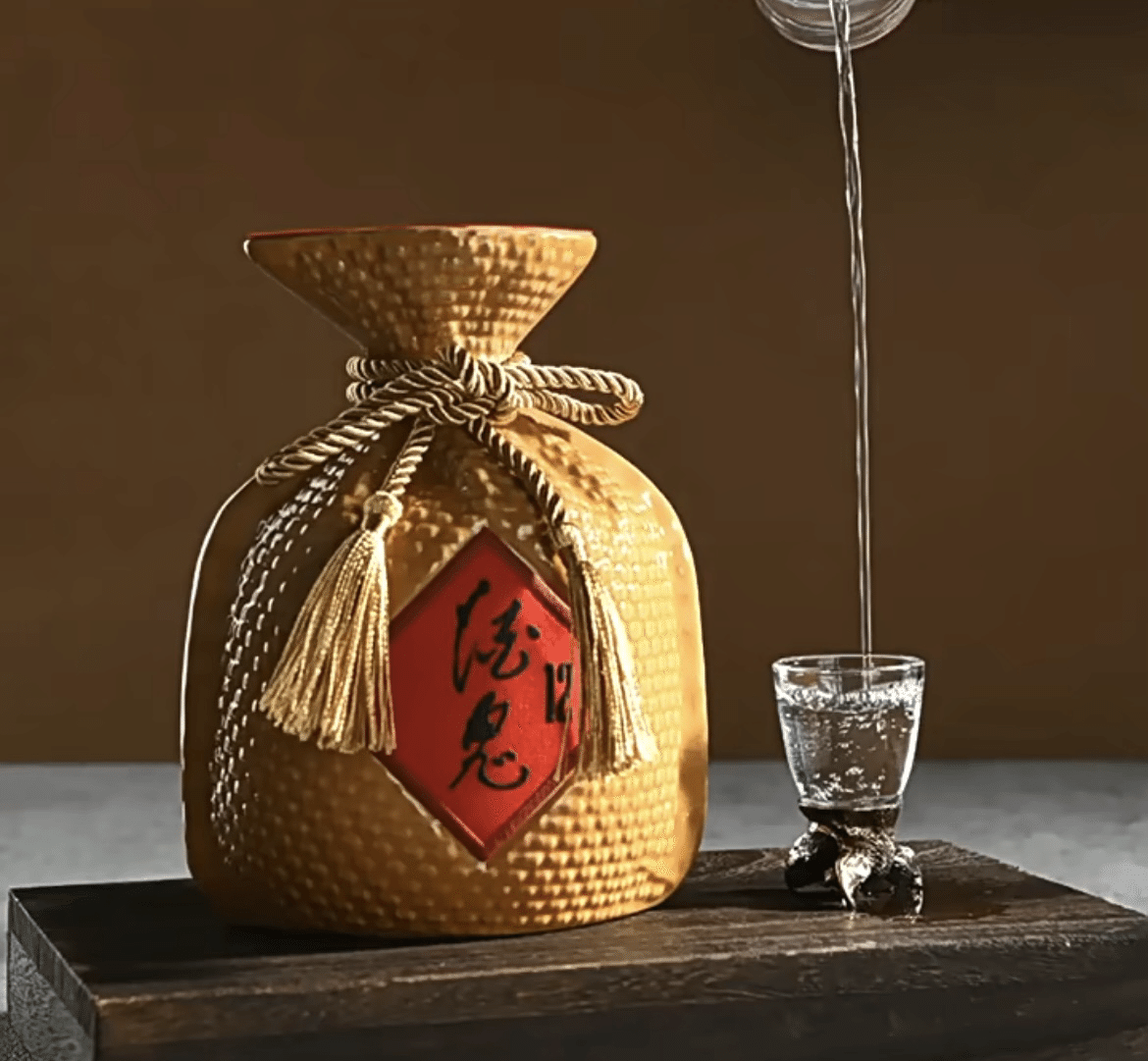 ヒロ　白酒 Amazon.co.jp: 瀘州老窖（擦りガラス瓶） LUZHOU LAOJIAO