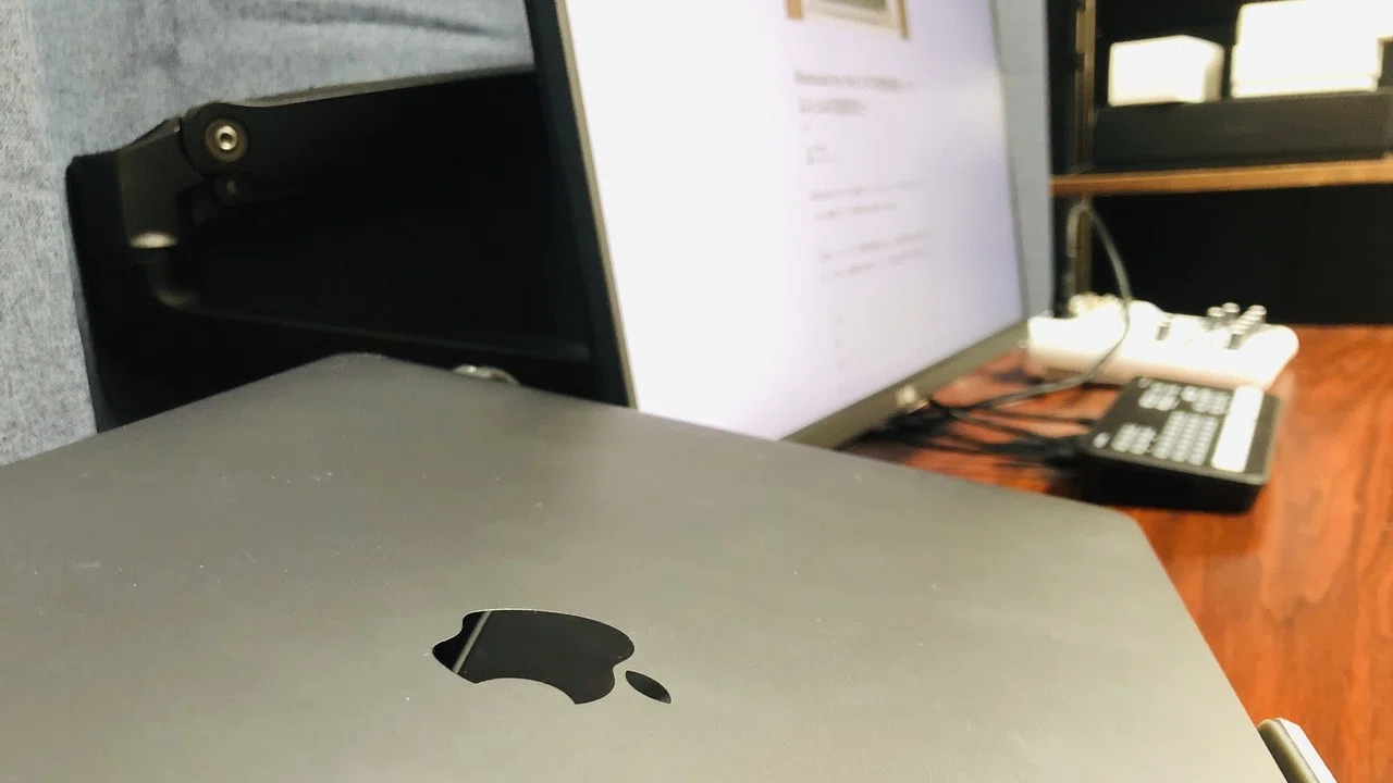 Macbook Pro 16インチの排熱検証〜クラムシェルの温度変化〜｜松井