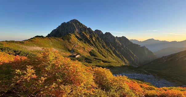 油彩風景画 山岳風景 晩秋 秋深し剱岳（油彩風）｜taka