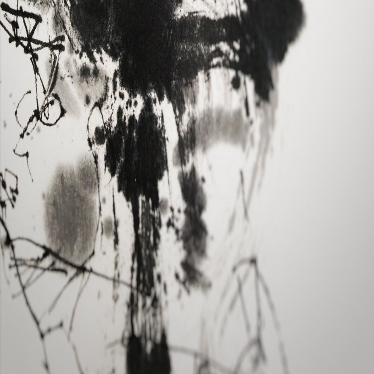 白と黒の人物画｜絵画　現代アート　壁掛け　ドローイング　幻想画　ダーク　ゴシック モノクロ｜銅版画のように｜墨と空気と密度のドローイング｜作品の