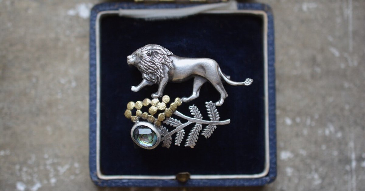 ライオンページミモザ lion and mimosa brooch｜初雪・ポッケ