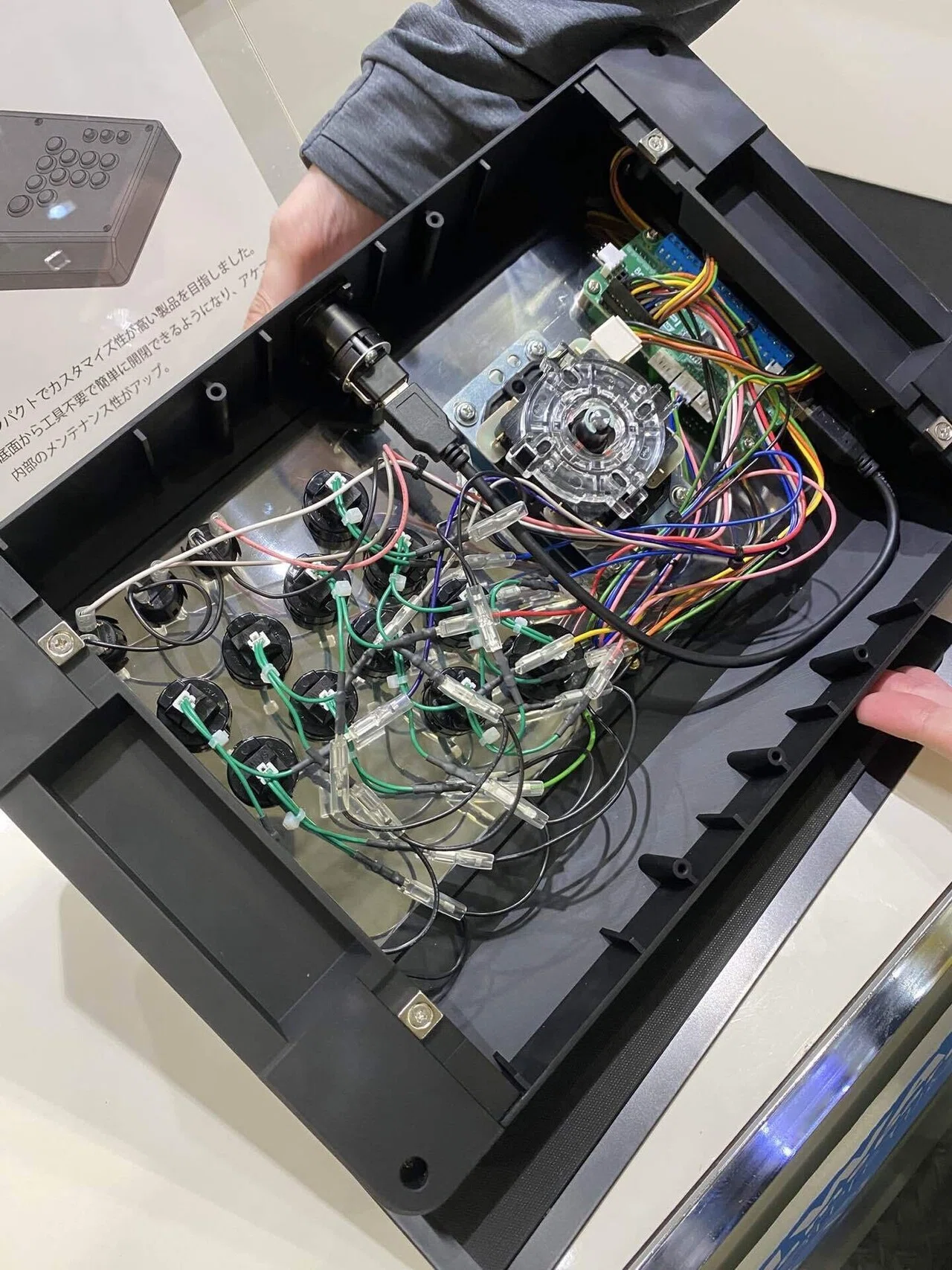 アケコンの話、TGS2025で確認されたアケコン 046｜774