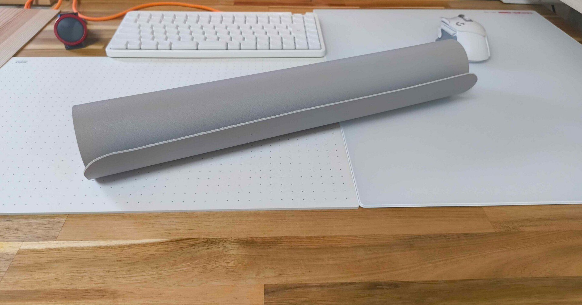 スカイスターデスクマット 〔1.7mm厚/1050mm×625mm〕 下敷付き 軟質塩ビ 日本製 6W スカイスターデスクマット 1.7mm厚⁄1050mm×625mm 下敷なし 軟質