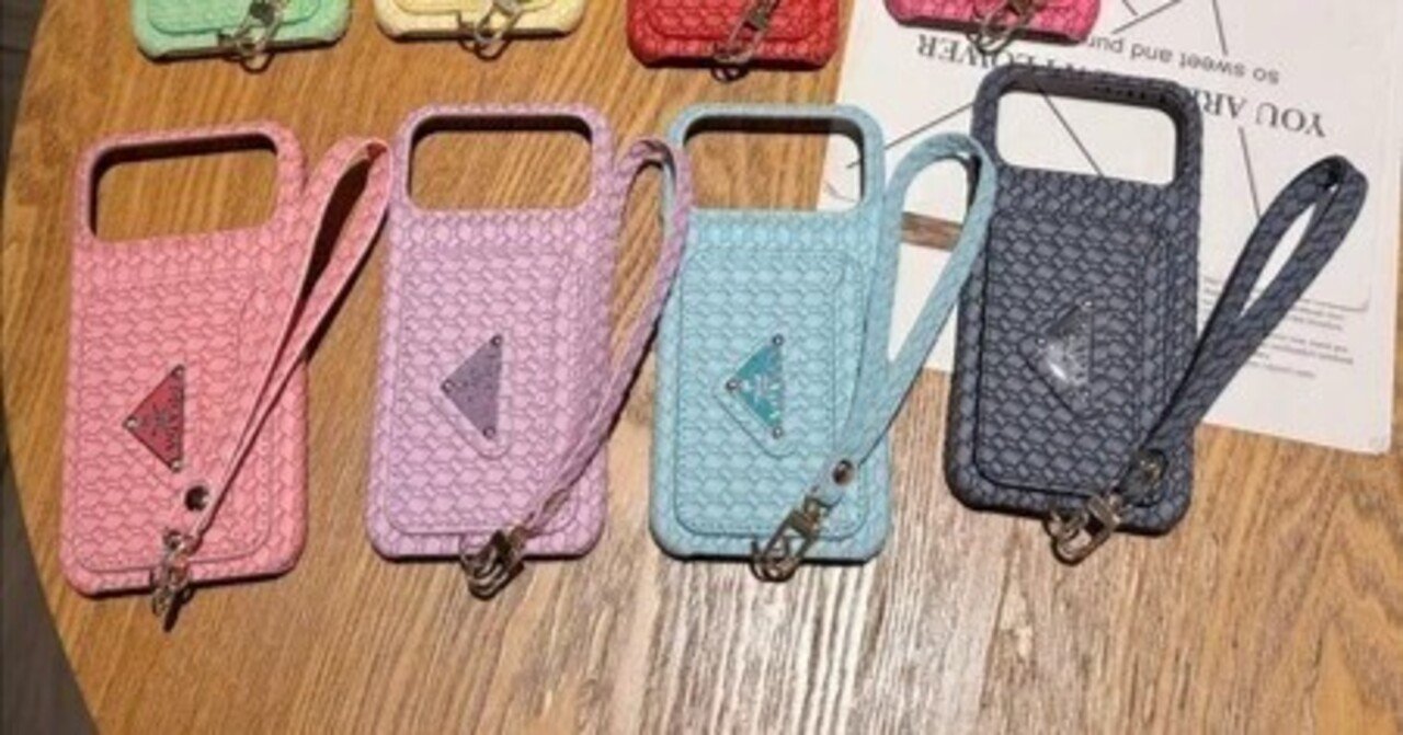 三角の刻印、ラグジュアリーの継承：プラダのiPhone 17ケースが