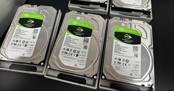 初心者向け UGREEN NASync DXP4800 Plus 対応HDDとSSD 選び方