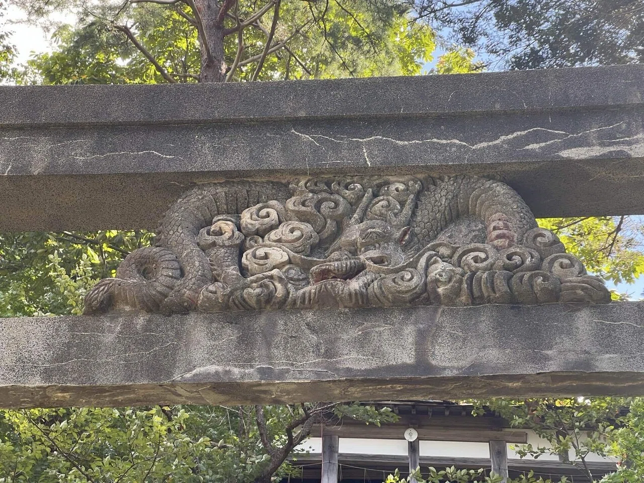 激レア鳥居】額束に龍の彫刻がある鳥居 愛宕神社｜恵比寿マイの趣味