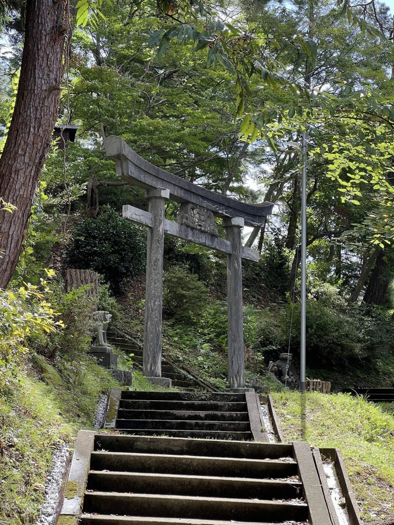 激レア鳥居】額束に龍の彫刻がある鳥居 愛宕神社｜恵比寿マイの趣味