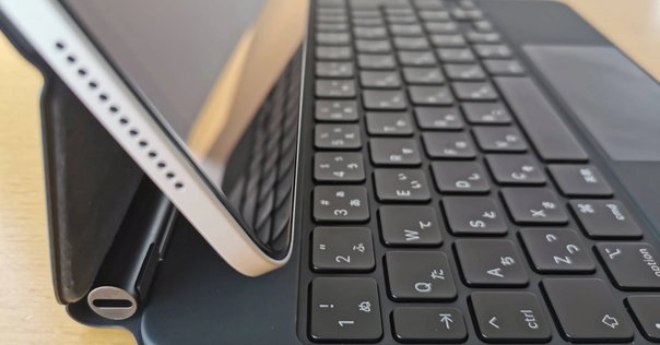 美品 inateck keyboard KB09119　マジックキーボードケース inateck マジックキーボード風 KB09119-10 Inateck iPadキーボード