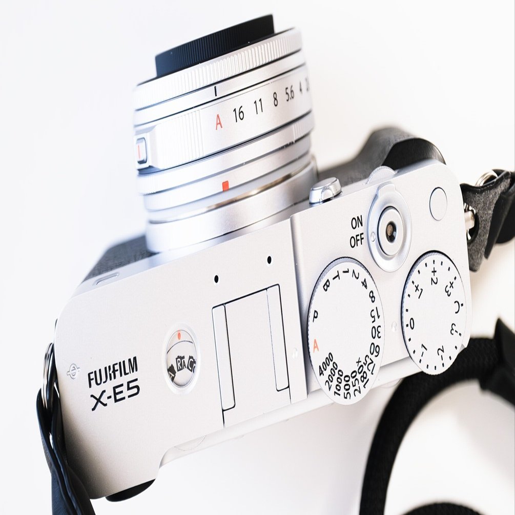 【使用回数少】FUJIFILM X-E5 35mm F1.4 単焦点レンズ付き FUJIFILM好きとしては、X-E5の思想も体験しておきたかった。｜記憶カメラ
