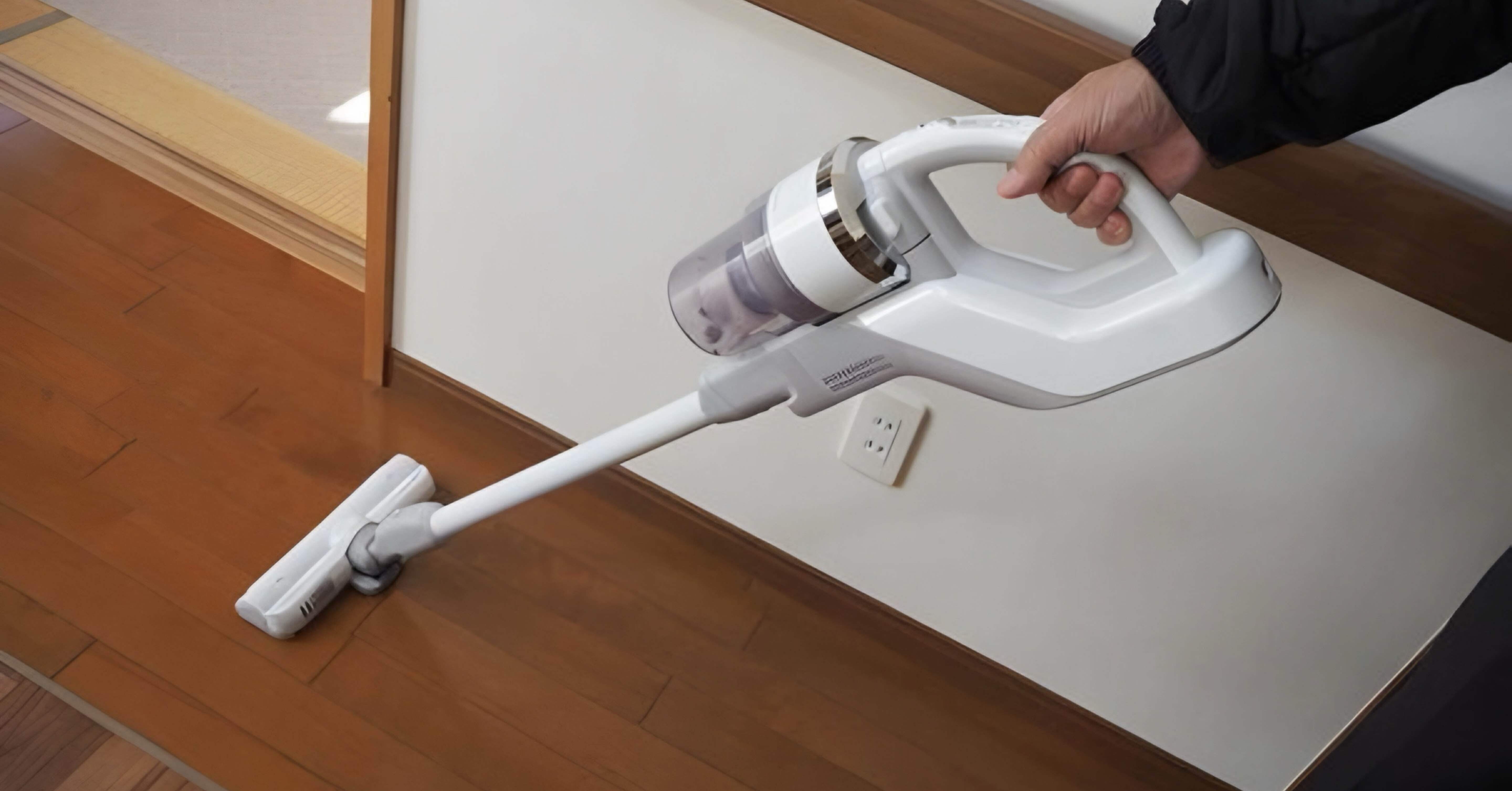 コードレス掃除機　絡まないヘッド　8重濾過　LEDランプ付き Amazon | コードレス掃除機 13000Pa吸引力落ちない フィルター