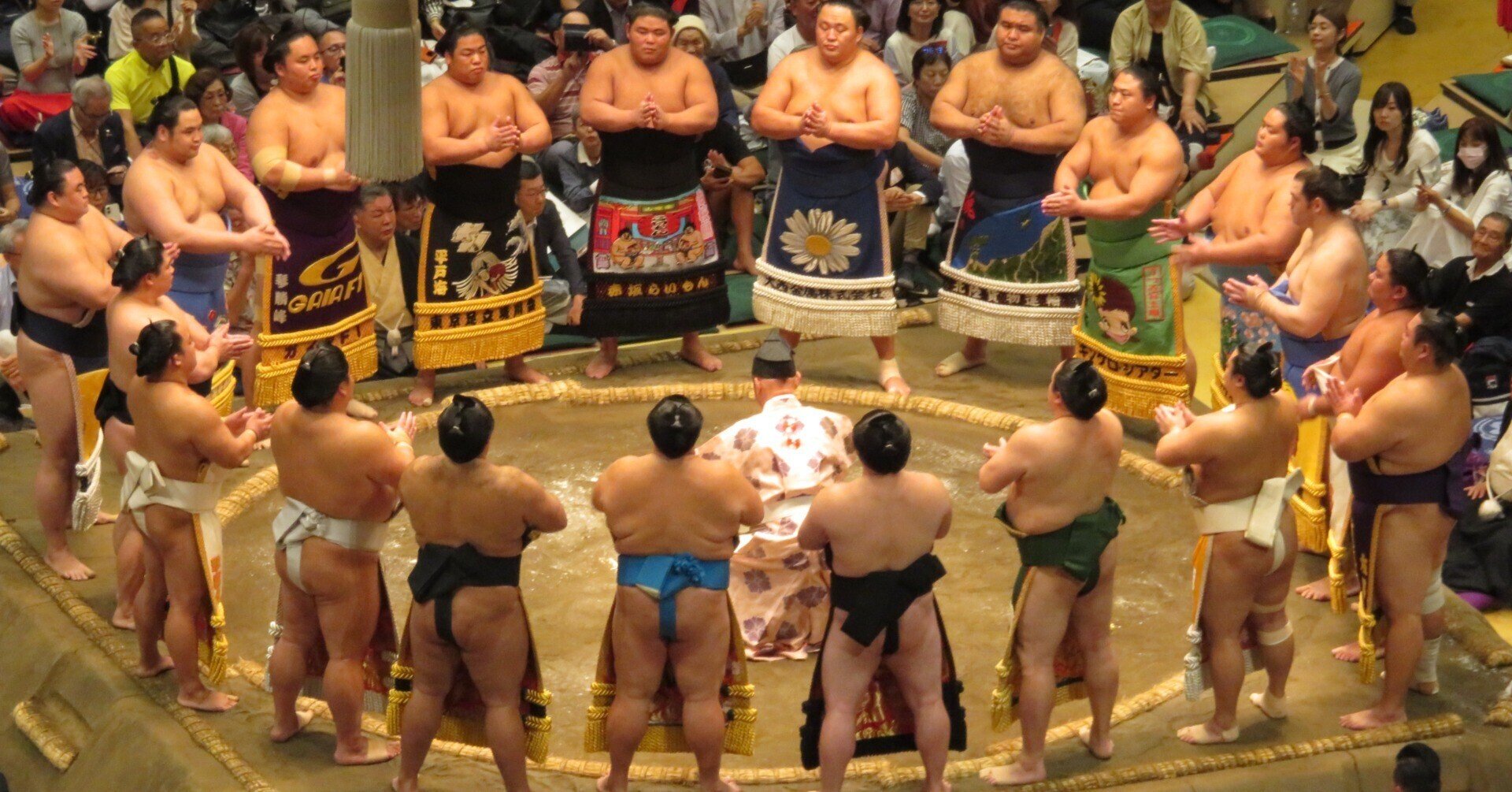 大相撲　昭和２３年５月明治神宮外苑本場所番付、史上最小の本場所番付 明治神宮野球場 - Wikipedia