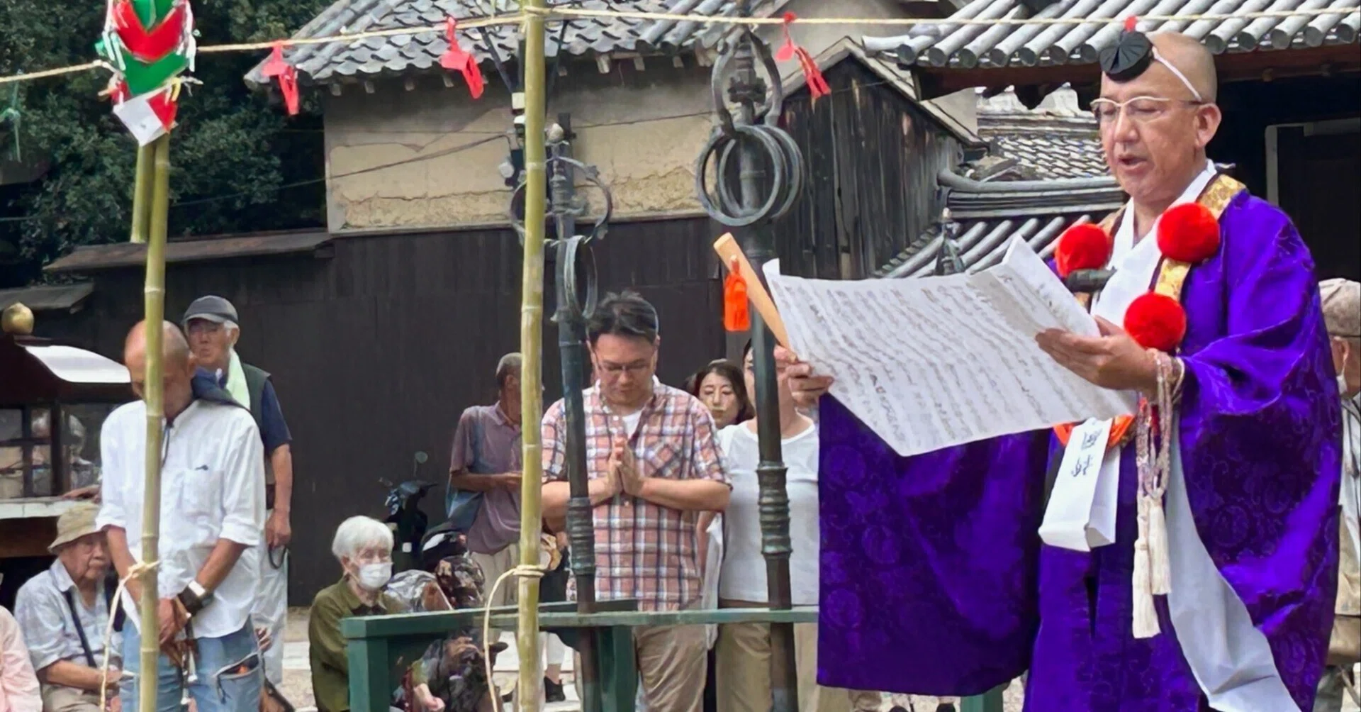 秋の大祭「大柴燈護摩供」 炎と煙の中、読経とともに太鼓とホラ貝
