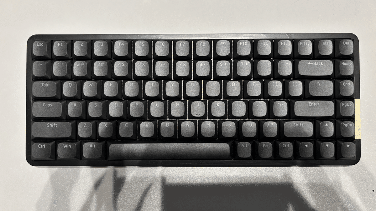 Lofree FLOWのホワイトを黒に塗装した｜mono