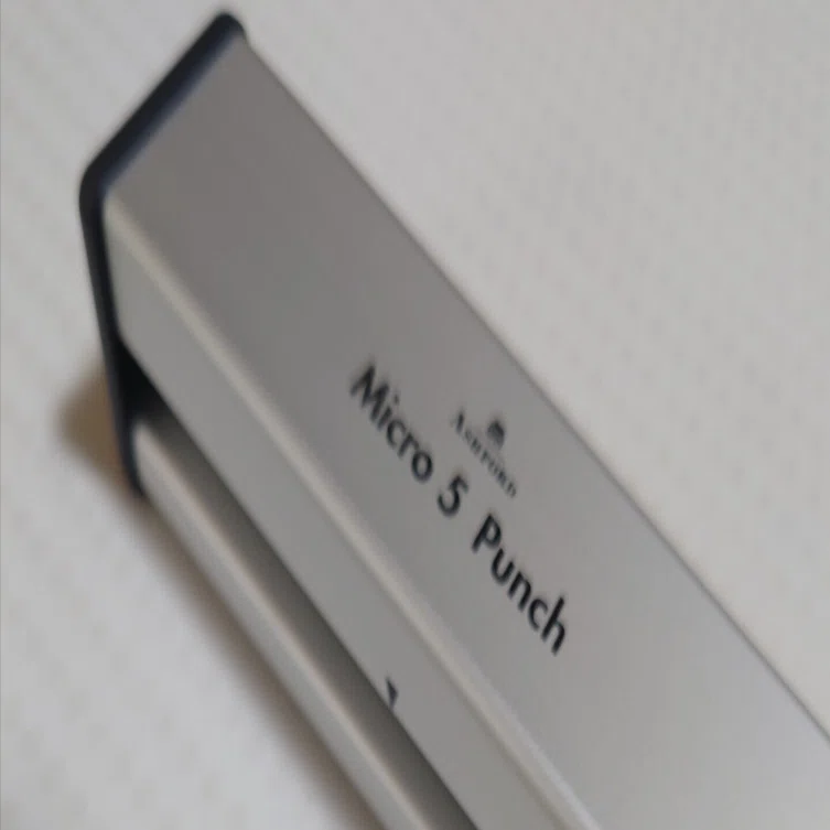 ついにあの有名日本企業がM5(ミニ6)専用穴あけパンチを出してくれただ