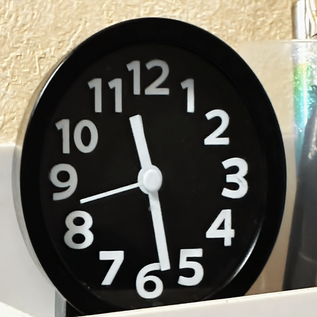 生成AIの謎】アナログ時計がいつも10時10分？任意の時間を生み出すコツ