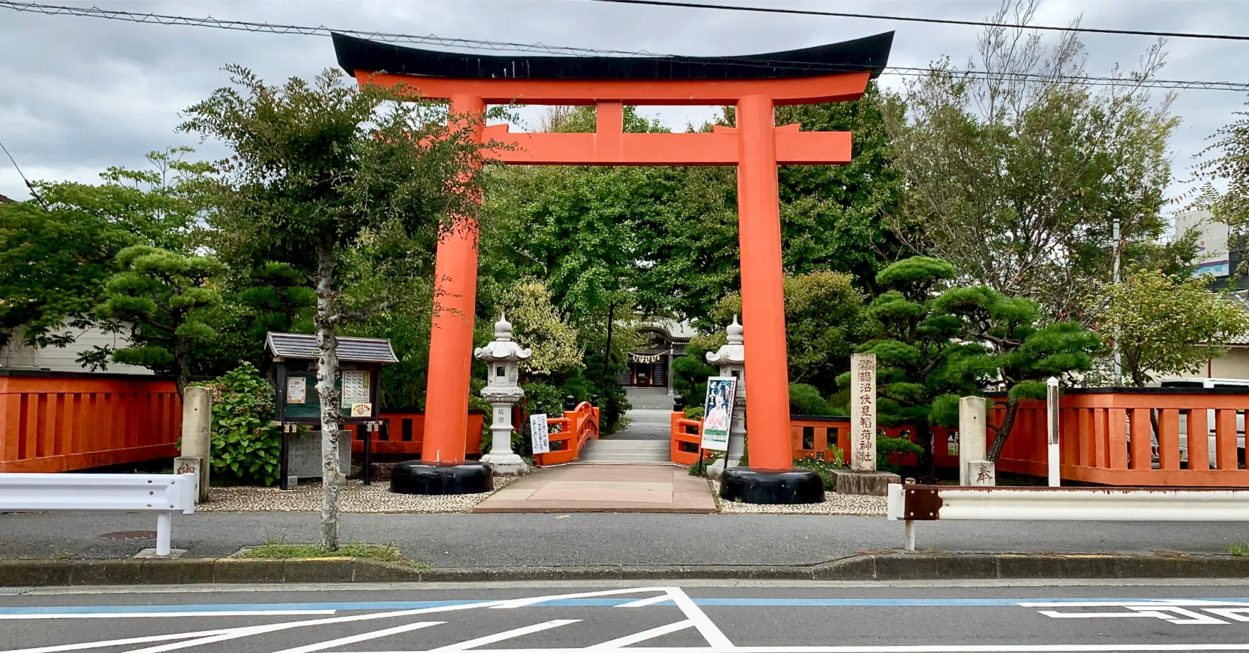 神社訪問記：鵠沼伏見稲荷神社｜昔の男の子のあこがれ「ウルトラセブン