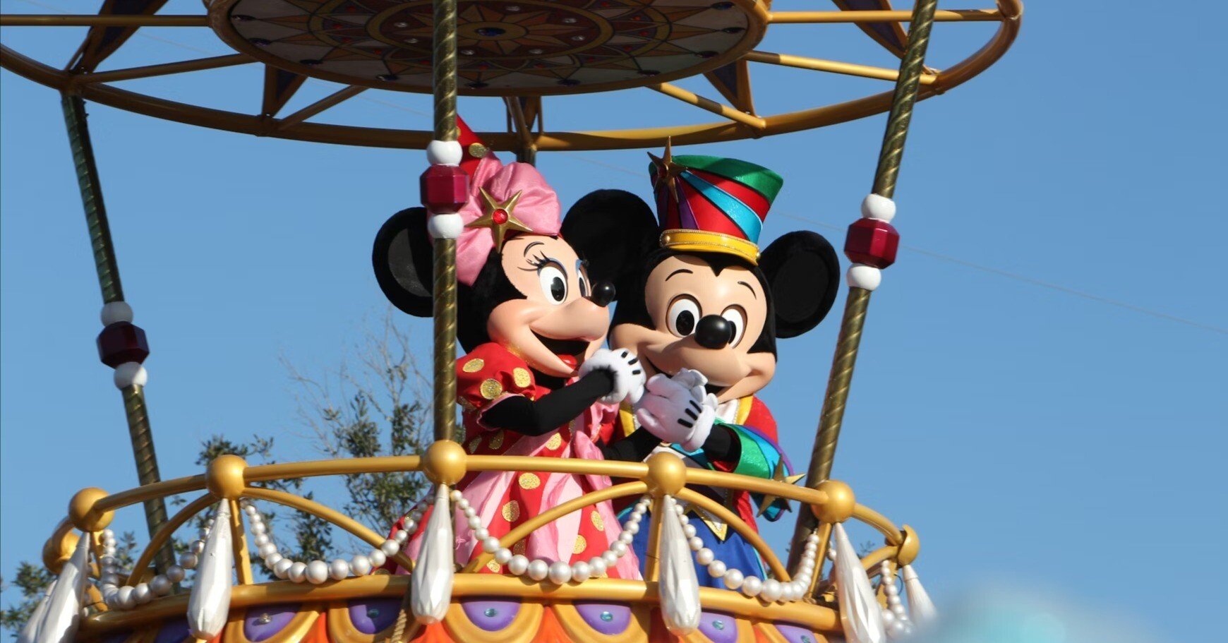 ディズニーランドカリフォルニアのドル 総額2,500ドルで実現！カリフォルニア ディズニー家族旅行の費用を大