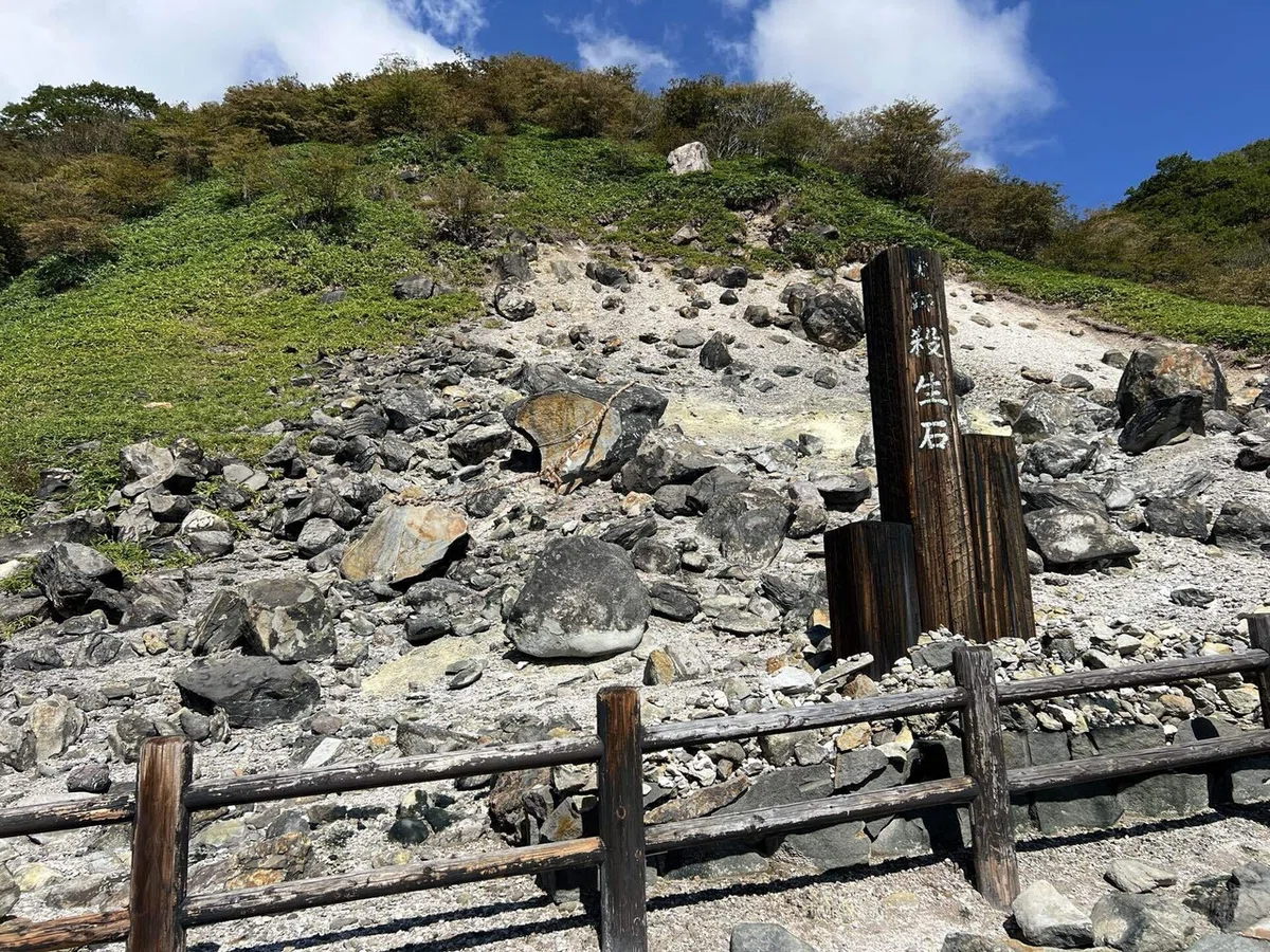 九尾狐の殺生石とイタコの恐山 ― 二つの“死の風景”を訪ねて|金ウィルソン