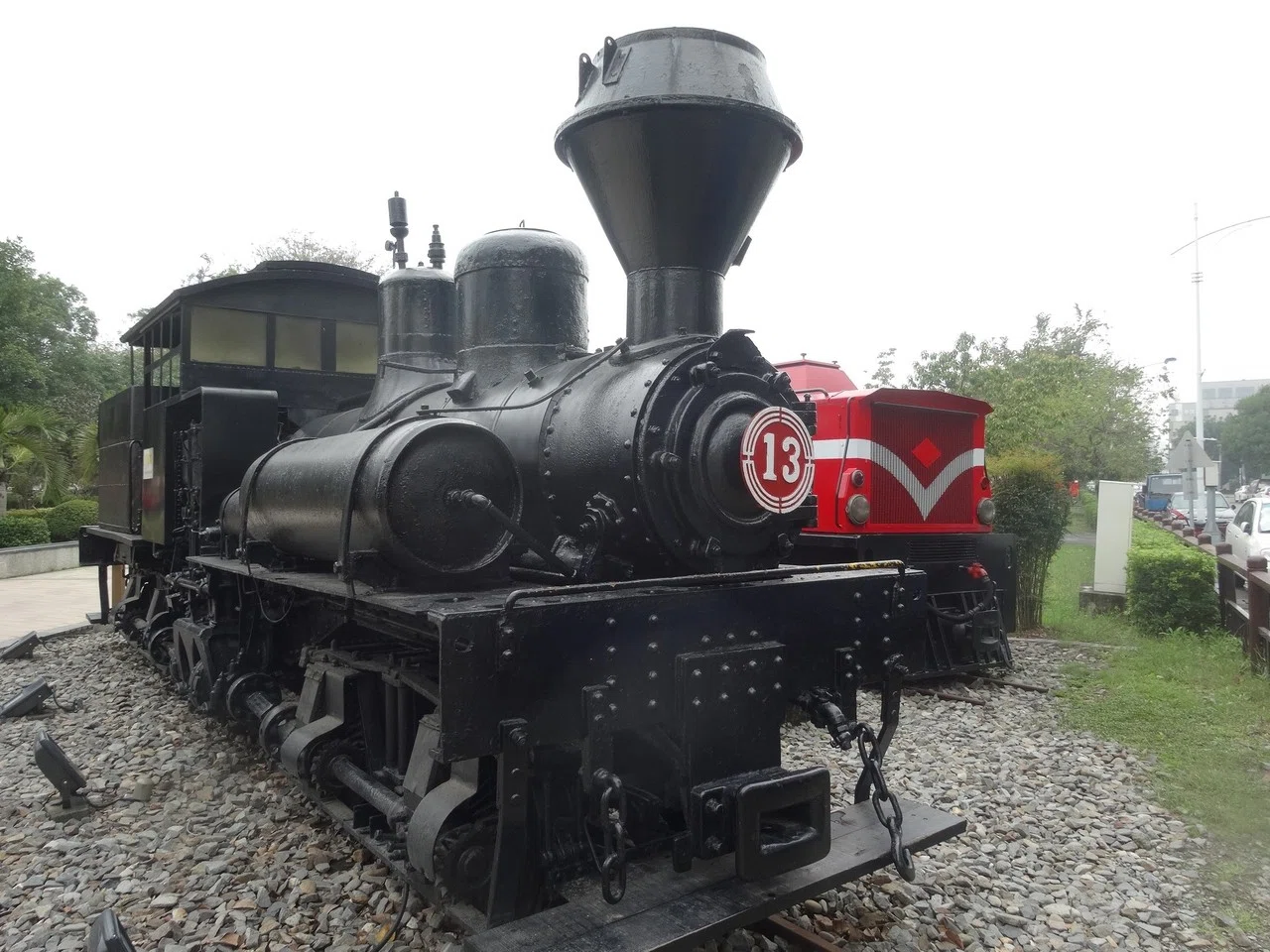 蒸気機関車　阿里山森林鉄道モノクロプリントーB 阿里山森林鉄路車庫園区で鉄道車両の見学をする｜門田和雄