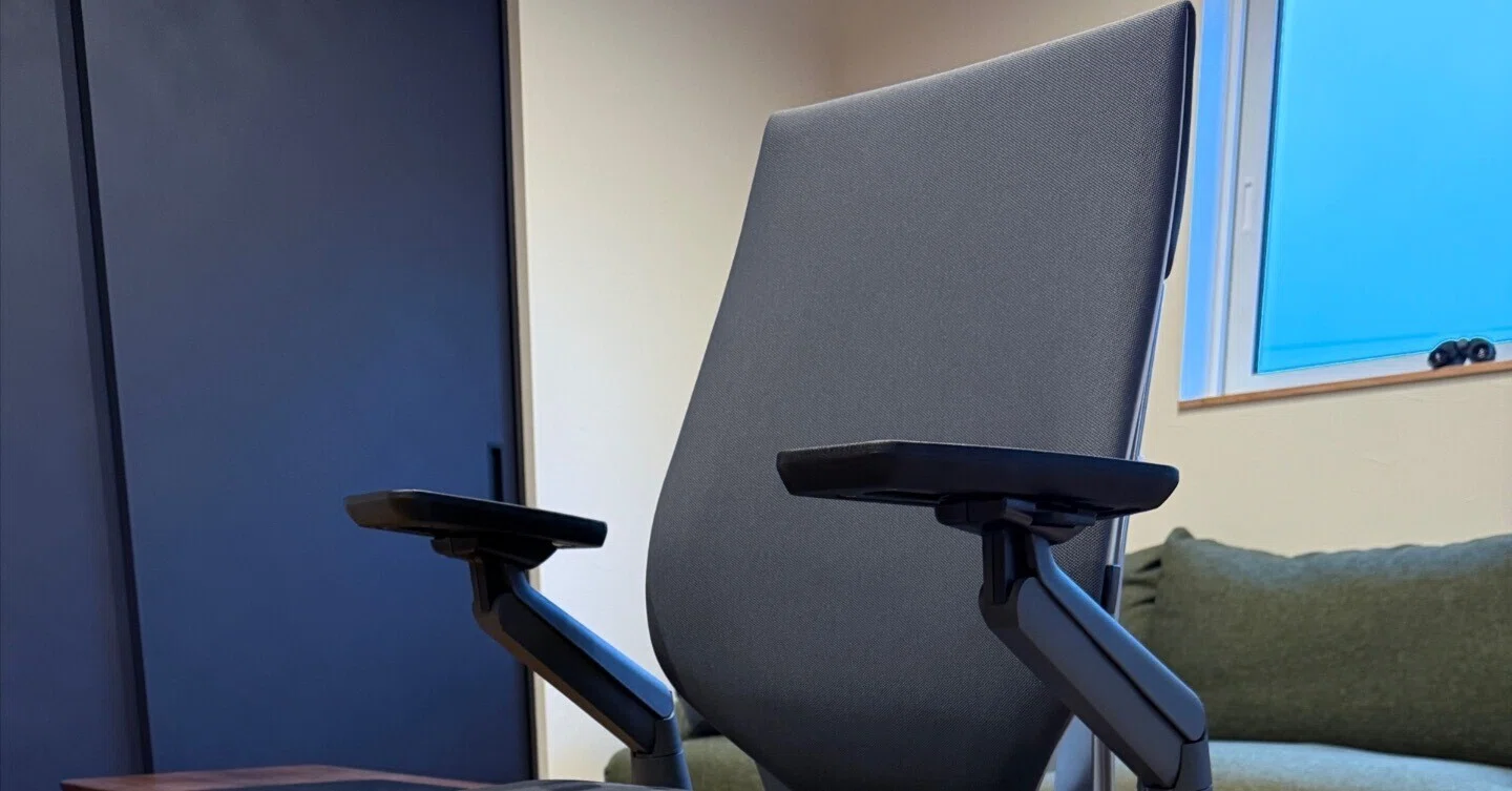 オフィスチェア】Steelcase Gestureを半年使った正直な感想など 