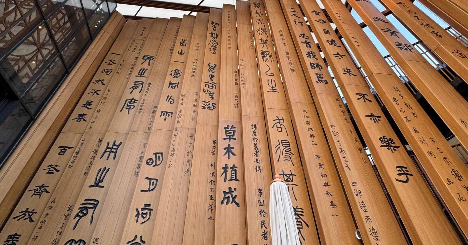 関西万博、大阪万博、expo2025、ピンバッジ、中国館、月の砂、レア、入手困難 初公開！万博海外パビリオン 中国 目玉は「月の裏側の砂」【大阪・関西