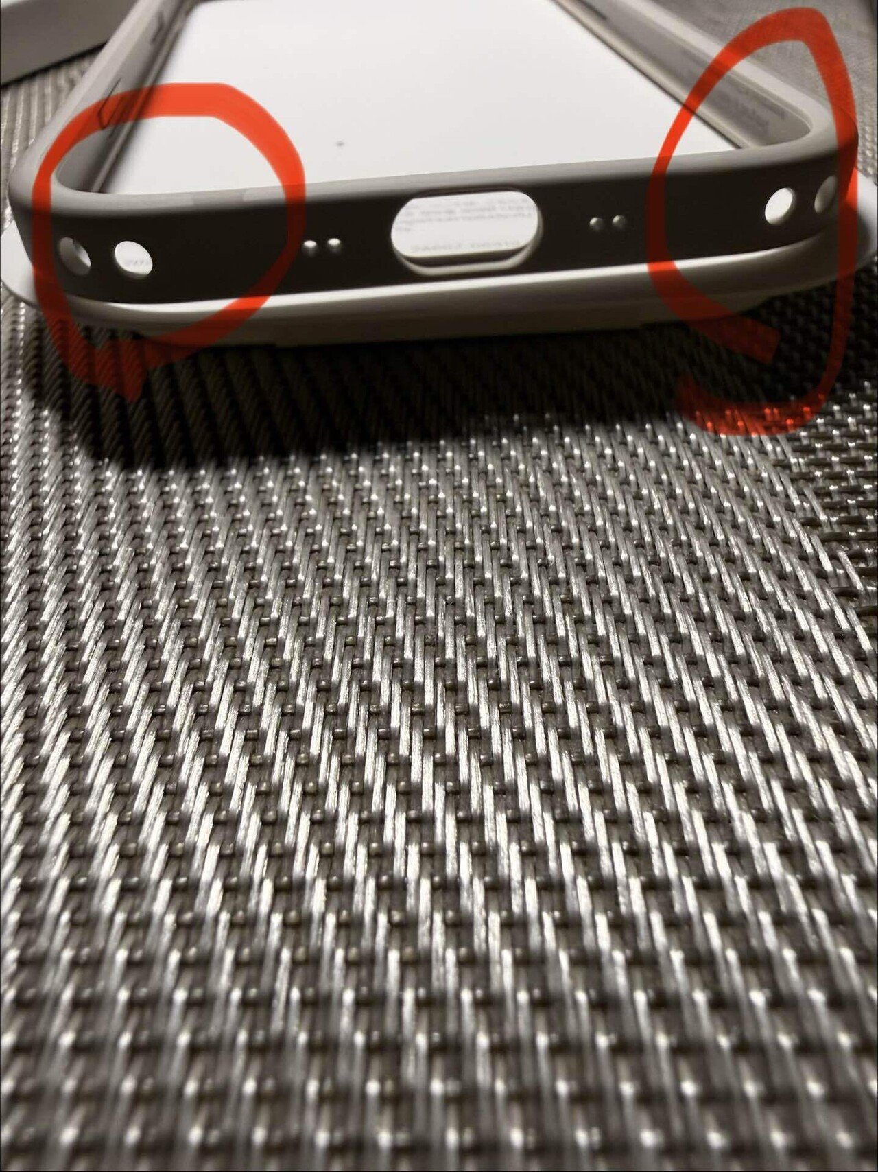 バンパー・ストラップ・ライトゴールドのiPhone AiriPhone Air純正