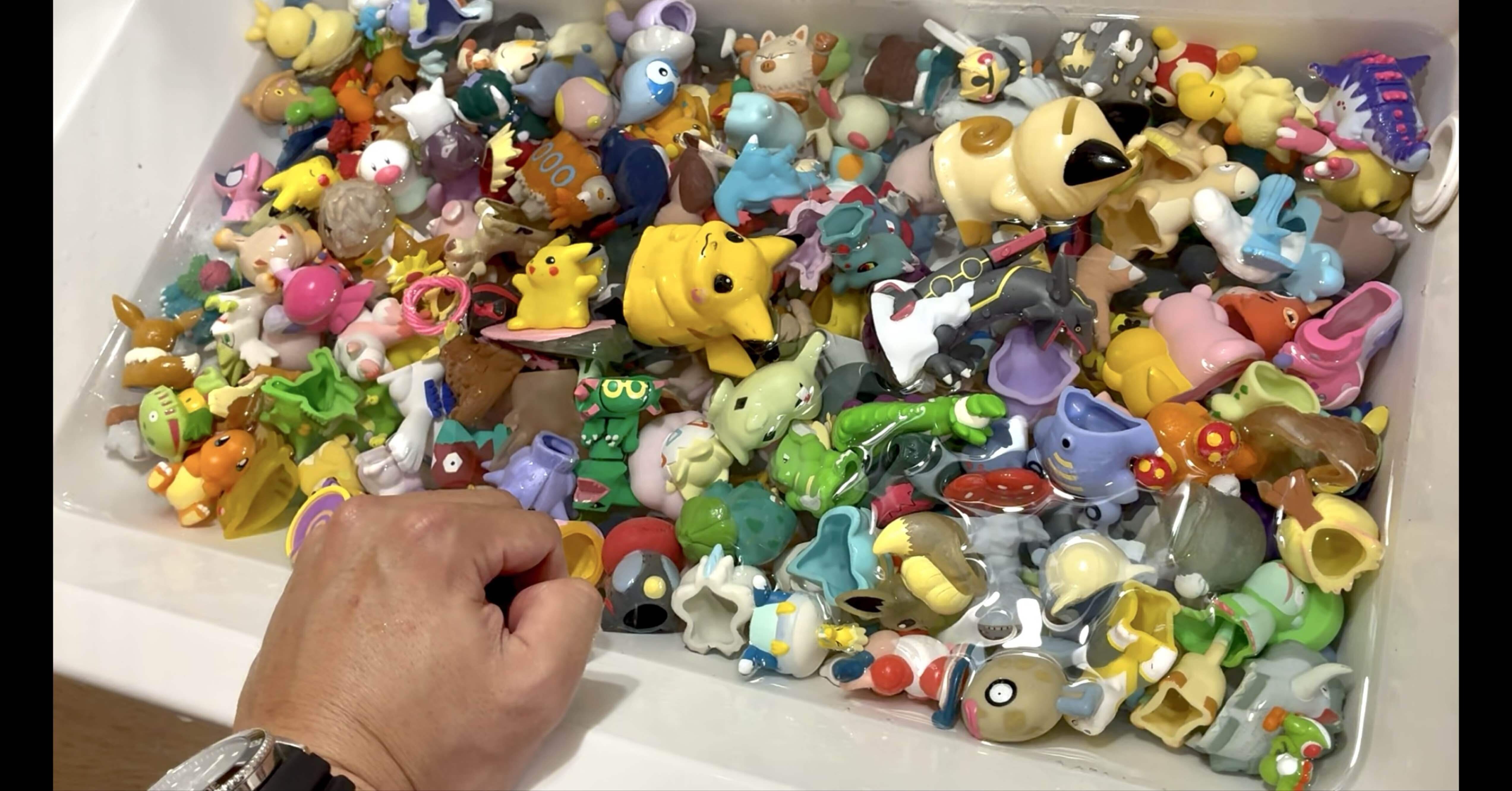 ポケモンソフビを中性洗剤で洗って綺麗にしました♪｜オトナ水族館