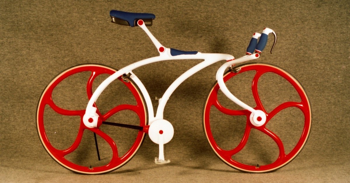 自転車で色は赤で中古でありますが、サビがありますが、乗ることは問題