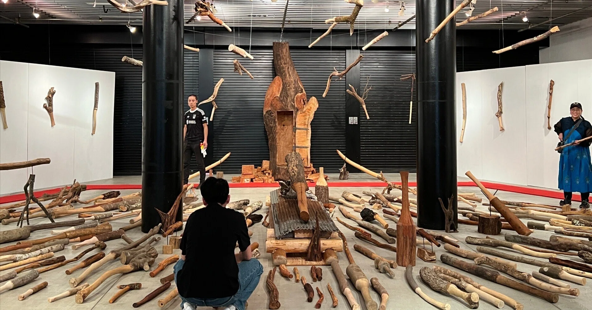 棍棒のある暮らし / 大棍棒展2025「まだ棍棒がある」｜オゼキカナコ