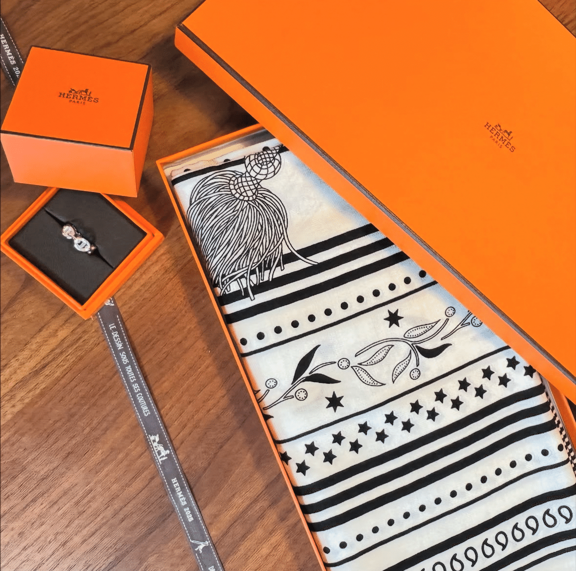 エルメス・カシシル(カレジェアン)白黒バンダナが欲しい方へ｜まるさん