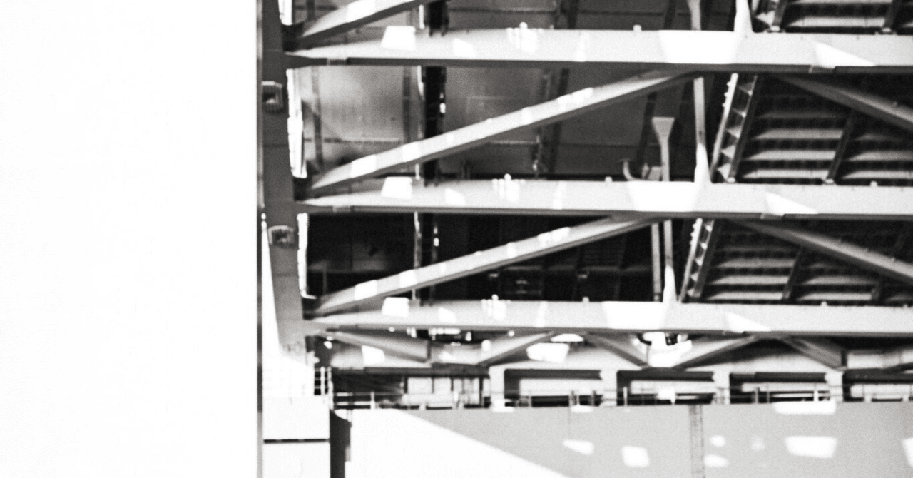 設備架台の基本とは？ラックとの違いと種類を解説｜特注金物・建築金物の教科書📚