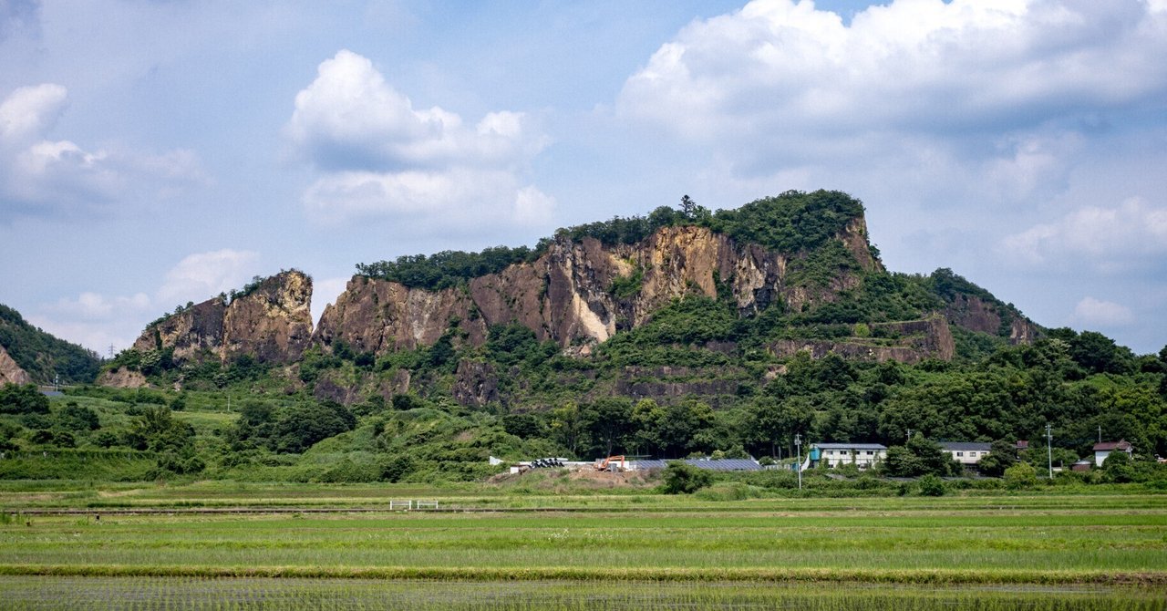 生と死、異なる二つの祈りが共存する岩山 ― 岩船山｜UNSTORY | 境界探訪