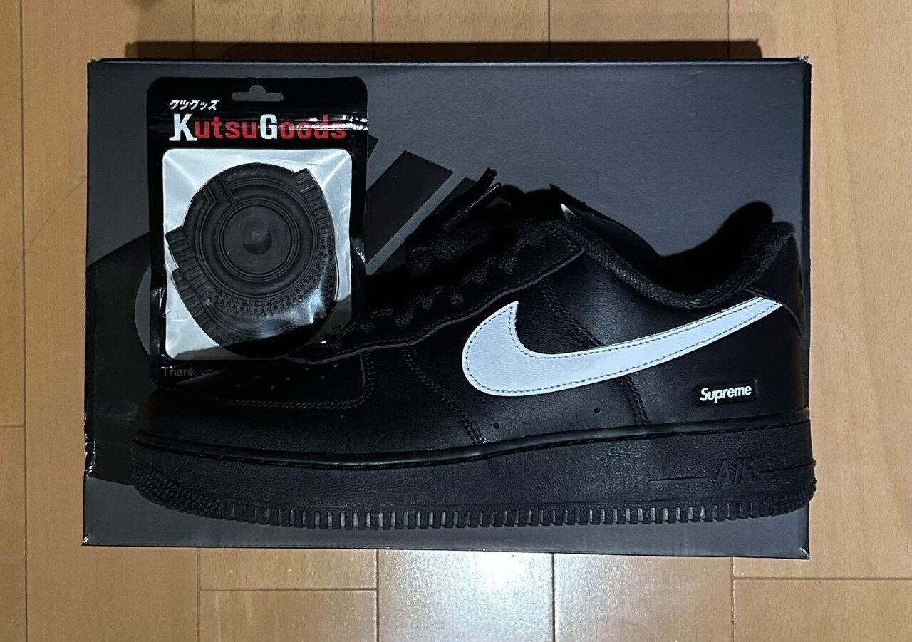 Supremeのエアフォース1のヒールを守るために専用ヒールプロテクターを