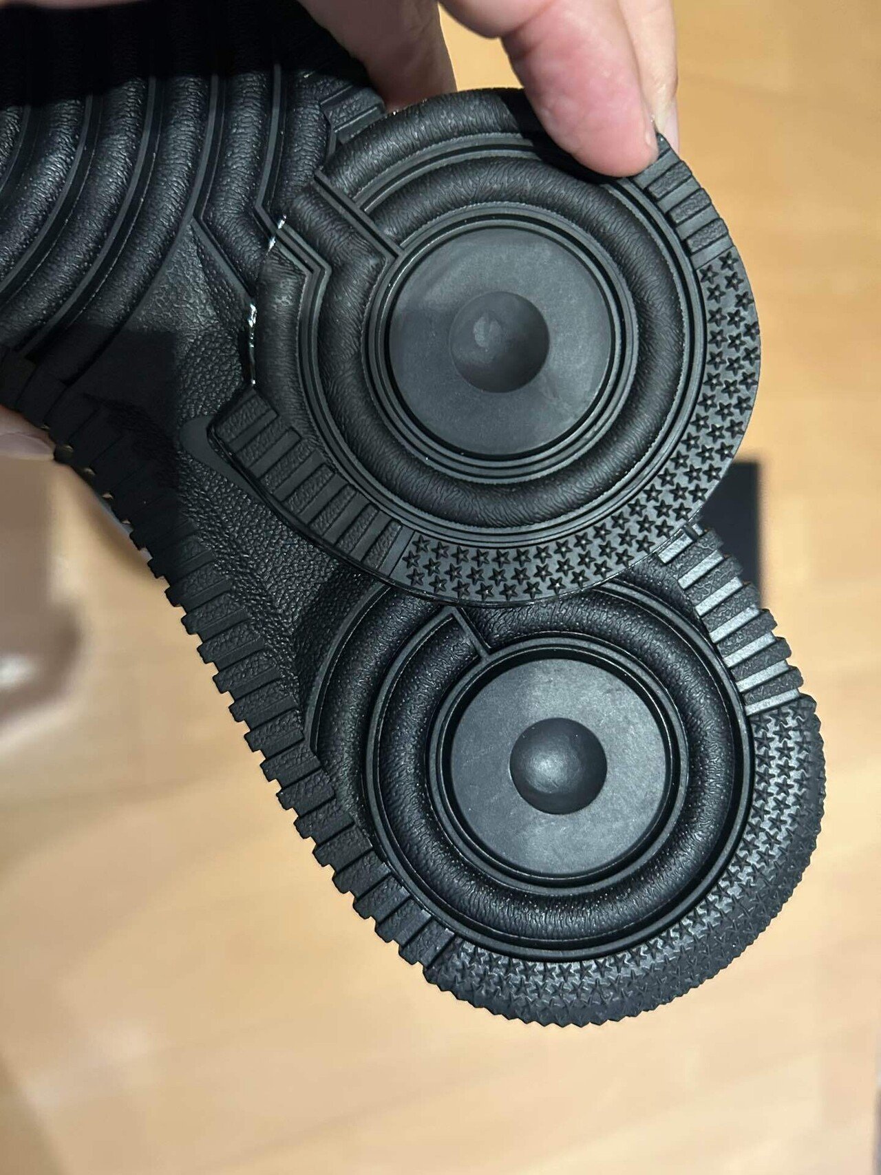 Supremeのエアフォース1のヒールを守るために専用ヒールプロテクターを