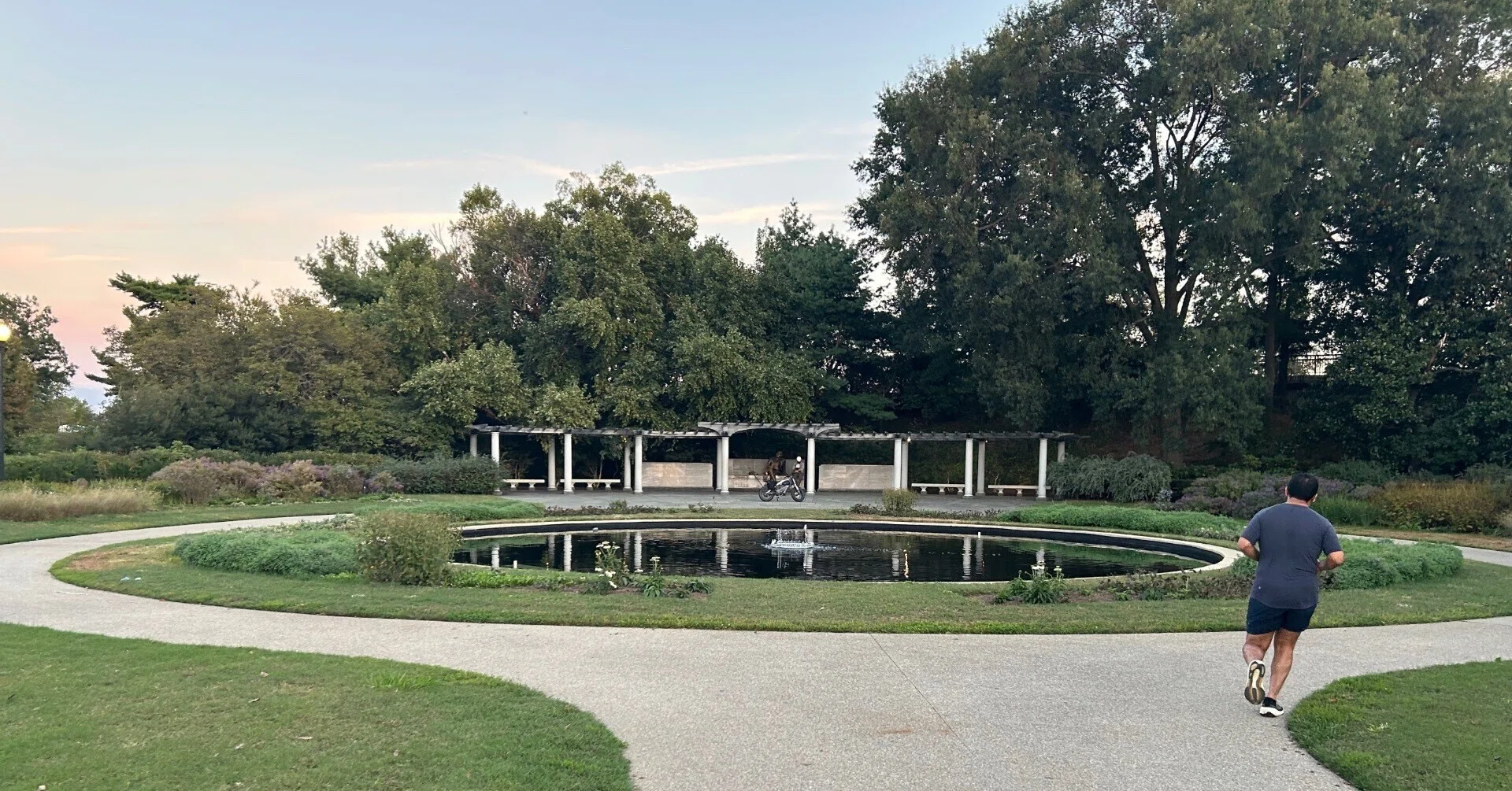 ワシントンD.C.観光案内（George Mason Memorial）｜栗田さん