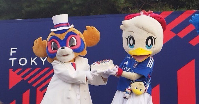 マリンちゃん、ドロンパの誕生日を祝いに単独遠征（Jリーグマスコット